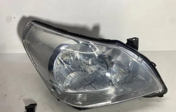 Toyota Verso Headlight/headlamp 811100F090
