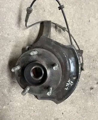 Nissan X-Trail T30 Front wheel hub spindle knuckle