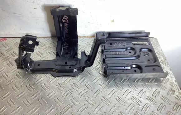 Battery bracket