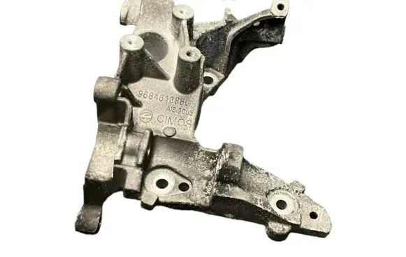 Peugeot 508 Engine mounting bracket 9684613880
