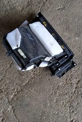Chrysler 200 Glove box 1YST4TRMAA