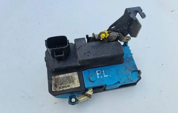 Volvo S60 Front door lock 8650546