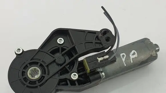 Mercedes-Benz C W203 Seat adjustment motor 0390203207