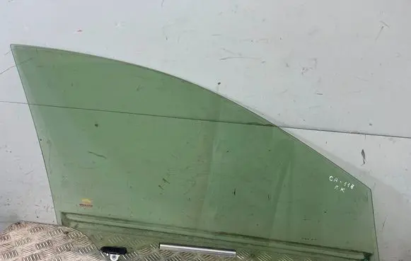 Toyota RAV 4 (XA40) Front door window glass four-door
