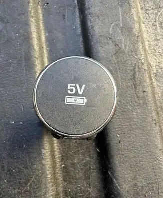 Land Rover Discovery 5 USB socket connector JY3219010DA XBGT3
