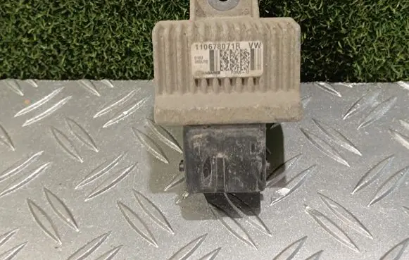 Mercedes-Benz Citan W415 Glow plug pre-heat relay 110678071R