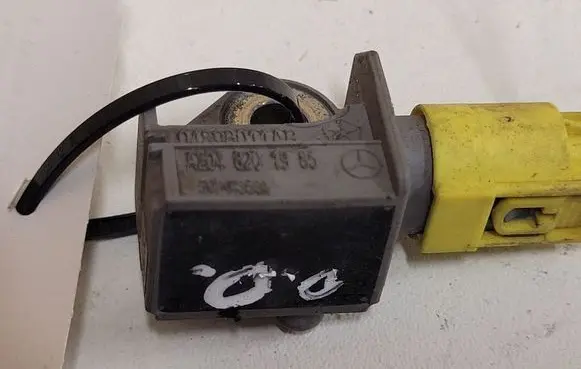 Mercedes-Benz C W204 Airbag deployment crash/impact sensor A2048201985 04896011AB