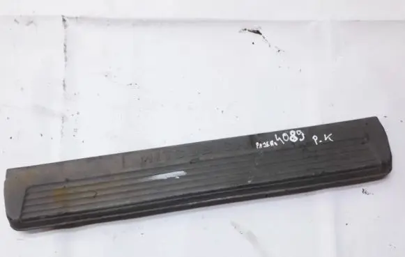 Mitsubishi Pajero Front sill trim cover mr402149