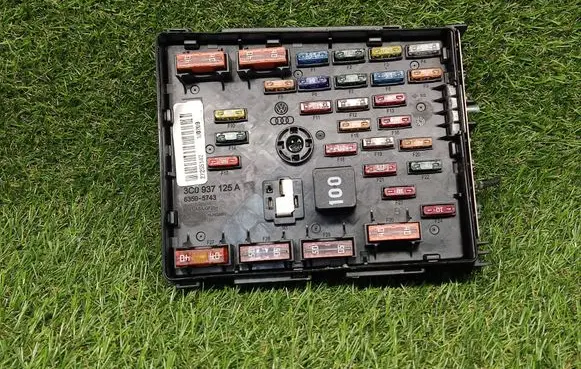 Volkswagen PASSAT CC Power management control unit 3C0937125A 63595743