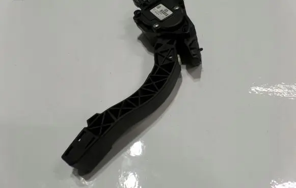 KIA Sorento Accelerator throttle pedal 858742POT