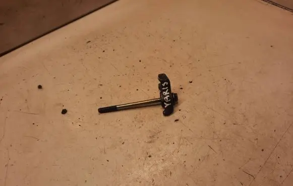 Toyota Yaris Fuel Injector clamp holder