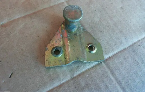 Volkswagen PASSAT B3 Trunk lock loop 321827511A