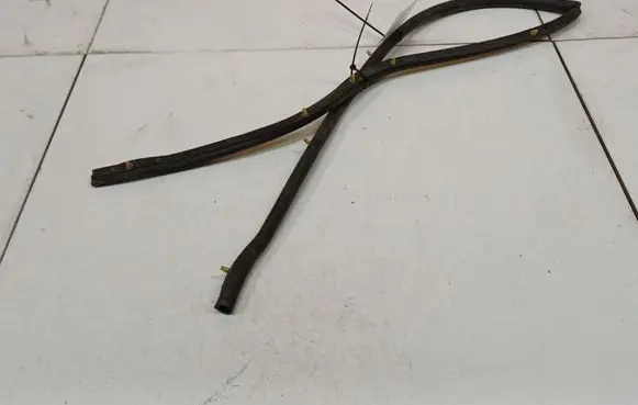 Toyota Corolla Verso AR10 Rubber seal front coupe door 