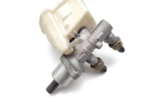 Master brake cylinder