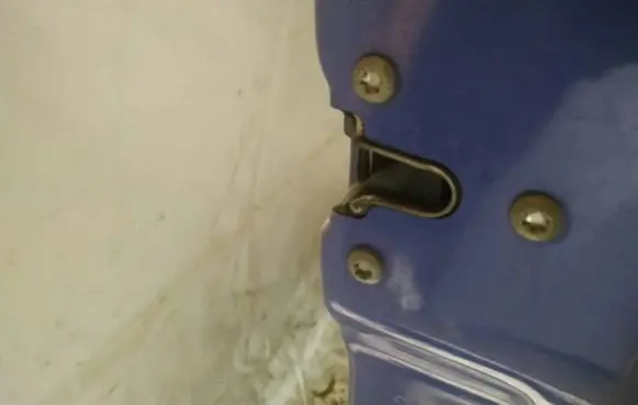 Opel Vivaro Front door lock