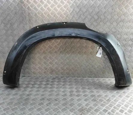 Fender trim (molding)