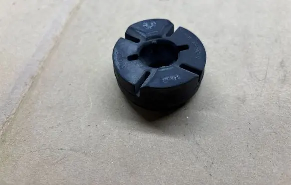 Porsche Macan (95B) Radiator mount bracket 8K0121276A