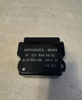 Mercedes-Benz E W210 Glow plug pre-heat relay 0165458832 899054000 A0165458832