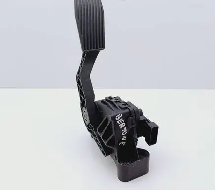 Opel Astra G Accelerator throttle pedal 9157998 6PV00811200