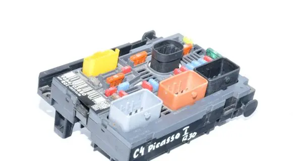Citroen C4 Grand Picasso Fuse module 9664705880
