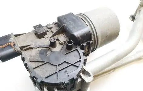 Peugeot 208 Wiper motor 0390241589