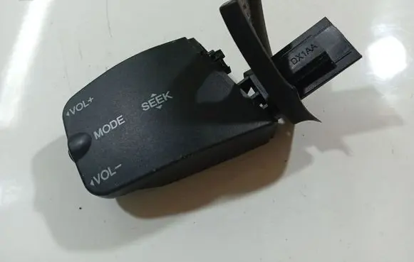 Ford Focus Steering wheel buttons/switches 