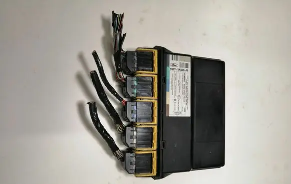 Ford Focus Comfort/convenience module 1S7T15K600JB