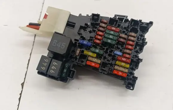 Volkswagen Golf VII Fuse module 5Q0937615C