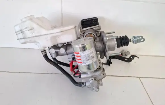 Toyota RAV 4 (XA50) Hydraulic servotronic pressure valve 4720042F51