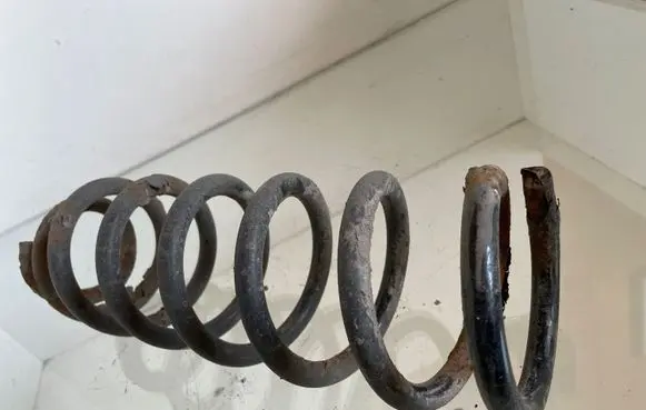 Toyota Corolla Verso AR10 Rear coil spring