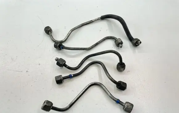 Mazda 5 Fuel injector supply line/pipe 