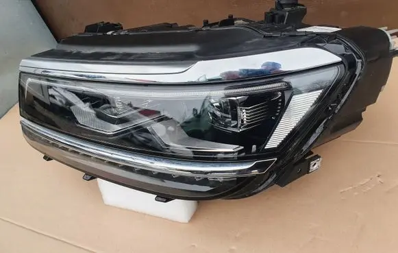 Volkswagen Tiguan Headlight/headlamp 5NB941081A