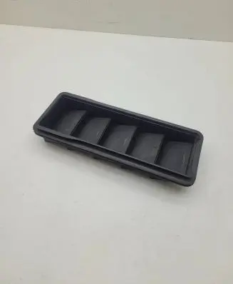 Quarter panel pressure vent
