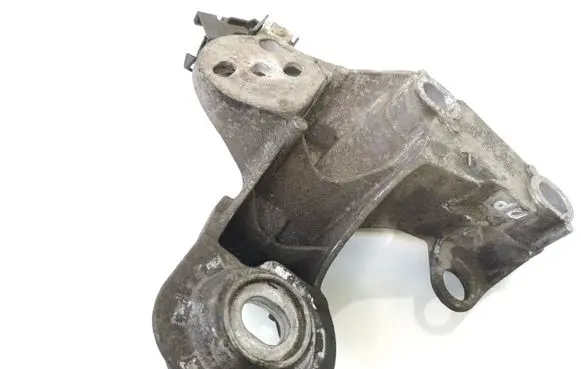 Audi A6 S6 C5 4B Engine mounting bracket 8E0199352D