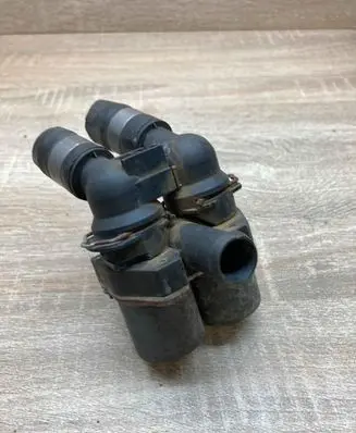 Mercedes-Benz E W211 Coolant heater control valve MBBoschWaterValve