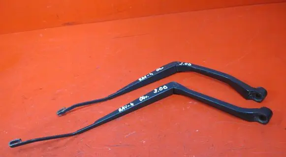 Toyota RAV 4 (XA20) Front wiper blade arm
