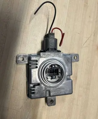 Mitsubishi Pajero Headlight ballast module Xenon W3T23371