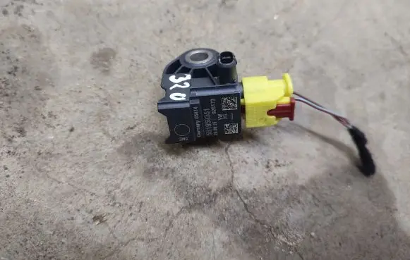 Volkswagen PASSAT B7 USA Airbag deployment crash/impact sensor 561959351
