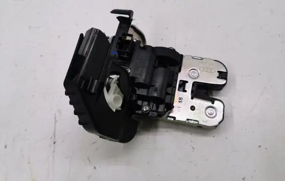 Loading door lock