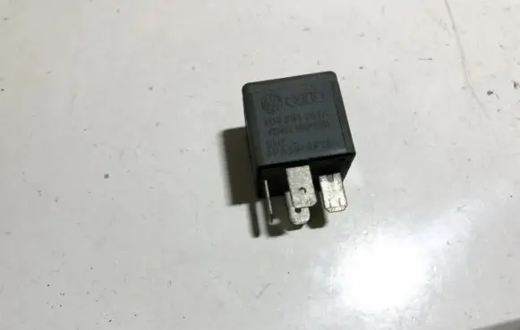 Audi A4 S4 B5 8D Other relay 8d0951253a v23134b52x301