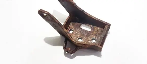 Toyota Avensis Verso Engine mounting bracket