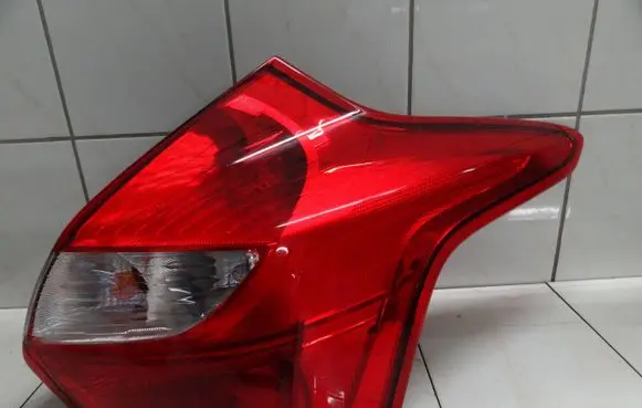 Ford Focus Spotlight BM51-13404-BG