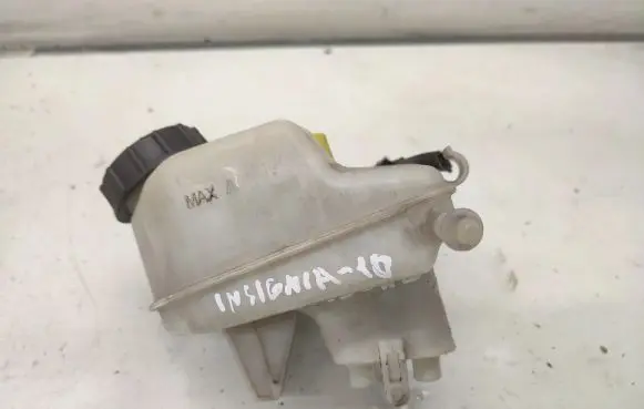 Brake fluid reservoir