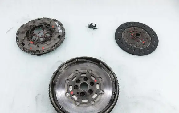 Volkswagen Transporter - Caravelle T5 Dual mass flywheel 323064110 123043610 415025010