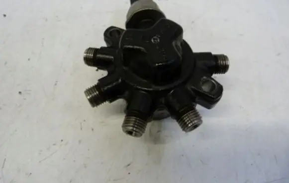 Ford Mondeo MK IV Fuel distributor 4M5Q9DZ80DB