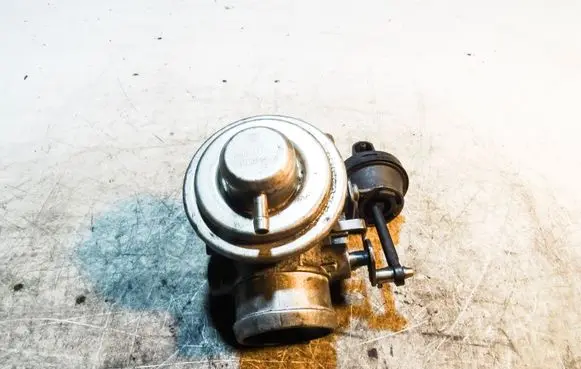 Audi A4 S4 B6 8E 8H EGR valve 038129637B 038131501G