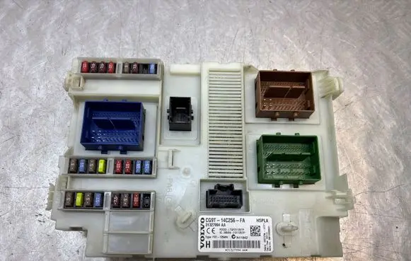 Volvo V70 Fuse module CG9T14C256FA