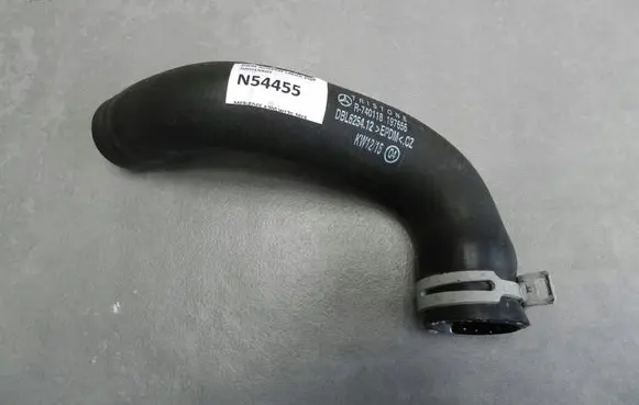 Mercedes-Benz A W176 Engine coolant pipe/hose 740118
