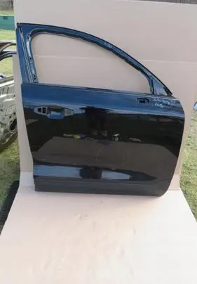 Volvo XC40 Front door
