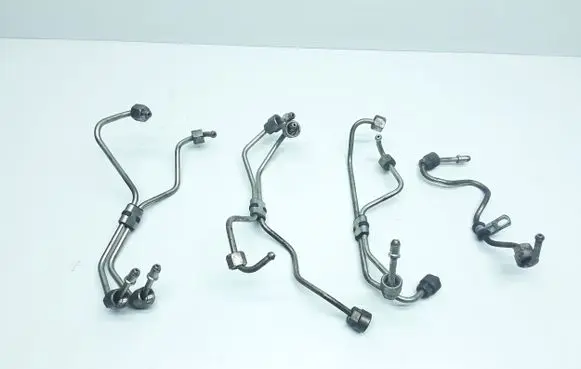 Volvo V70 Fuel injector supply line/pipe 